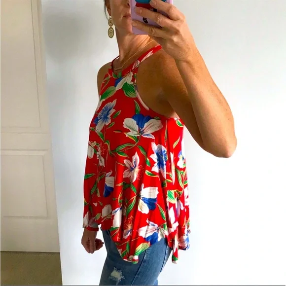 Red Floral Handkerchief Hem Tank - Picture 3 of 4